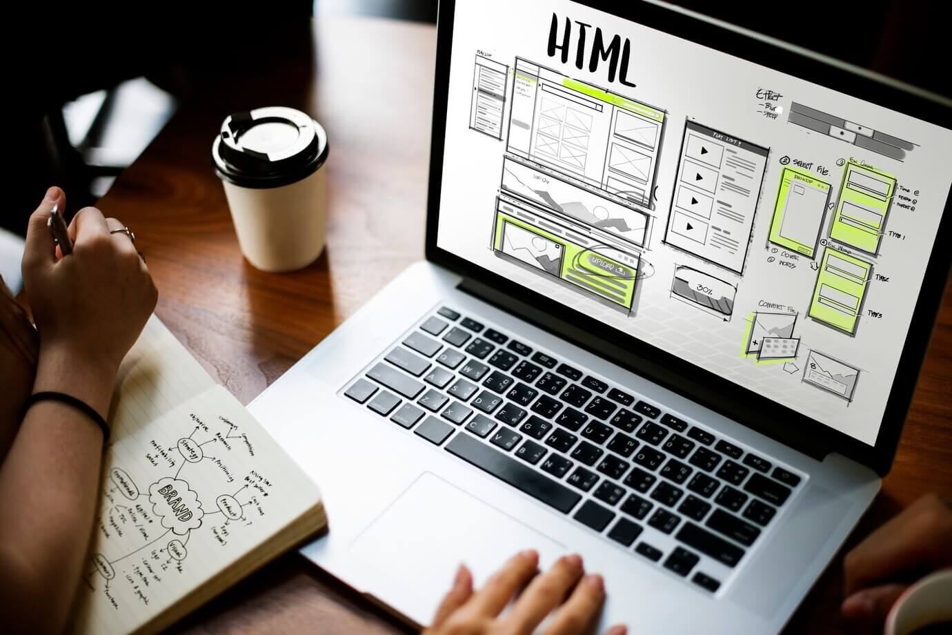 HTML چیست و چه کاربردی دارد؟ توضیح مفاهیم همراه با مثال